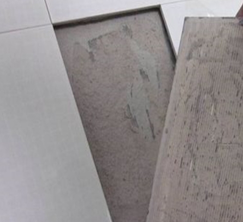 桐城瓷砖空鼓维修公司分享瓷砖铺贴时如果打浆（即涂抹在瓷砖背面和基层上的砂浆或瓷砖胶）过少，会带来以下问题